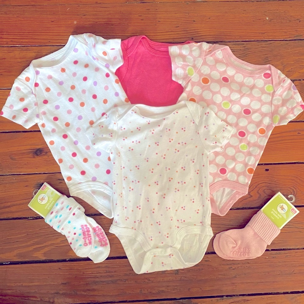 Circo Polka Dot Lot of 4 Onesies Size 0-3 Months & Two Pairs of Socks